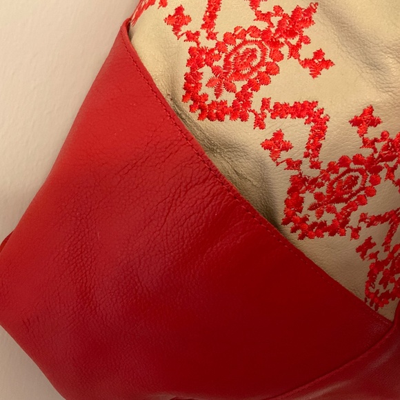 A large red leather beautifully embroidered bag - Picture 2 of 16